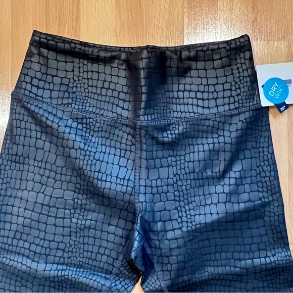 NWT Marika Ebony Crocodile Leggings- Size Medium - Picture 7 of 11